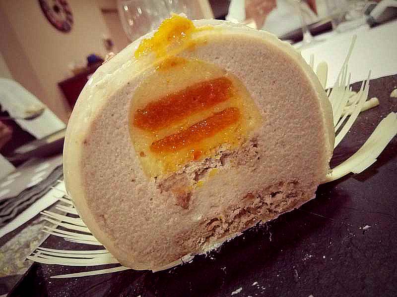 Bûche aux clémentines confites, mousse aux marrons de Collobrières, sur lit de chocolat