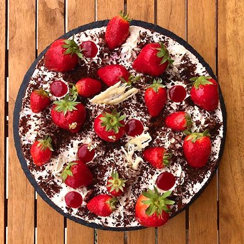 Foret noire aux fraises, mascarpone chantilly, chocolat