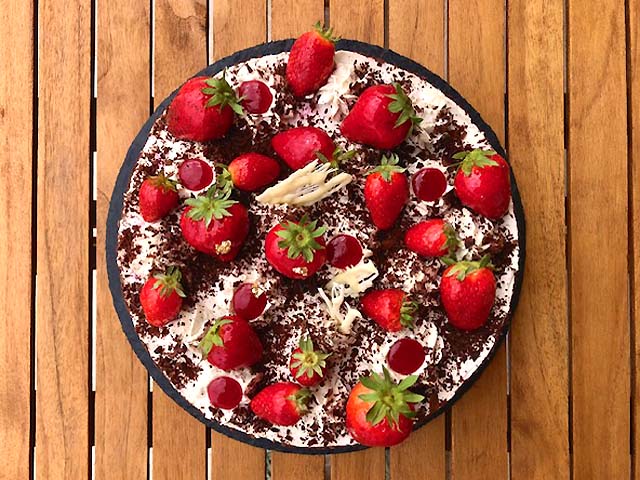 Foret noire aux fraises, mascarpone chantilly, chocolat