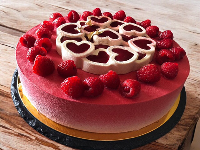 Entremets pour baptême, anniversaire, gâteaux aux fruits de la passion, framboises et au thé rouge