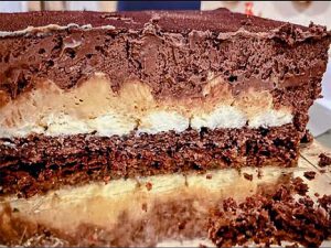 Gâteaux d'anniversaire, pâtisserie au chocolat coco, et caramel