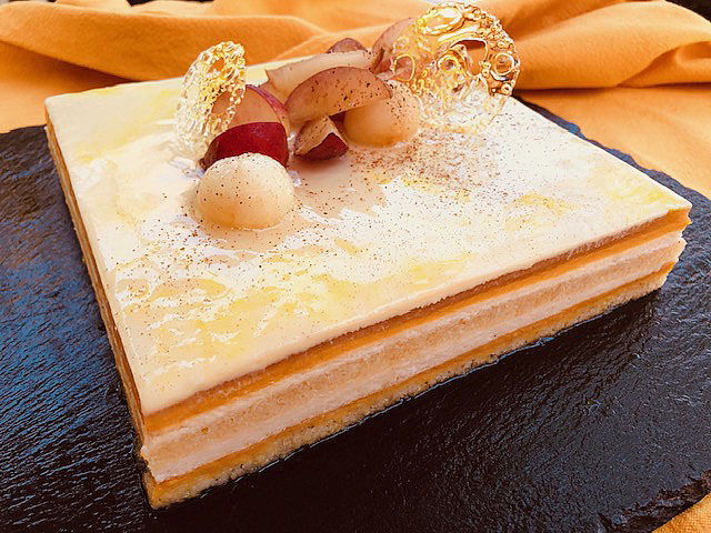 Entremets opéra, aux fruits d'été, nectarines pêches. Un dessert rapide et efficace