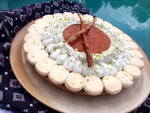 tarte abricots pochés menthe ganache chocolat et chantilly mascarpone