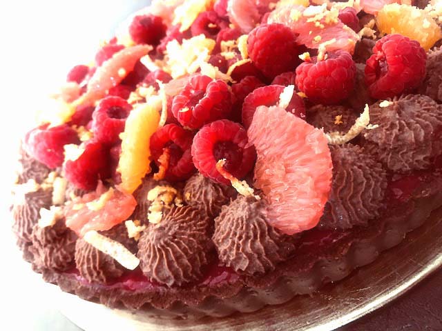 tarte-agrumes-litchi-framboise-chocolat