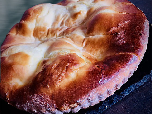 Brioche mascarpone fourrée crème pâtissière sans beurre, moelleuse et dorée façon tarte tropézienne
