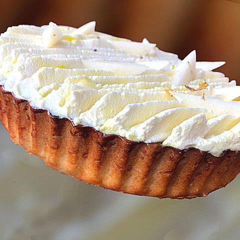 Tarte aux poires, amandine, bourdaloue, épicée à la cardamome et anis étoilée. Une recette facile et originale