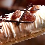 Bûche de Noël aux noisettes, marrons, chocolat & oranges confites