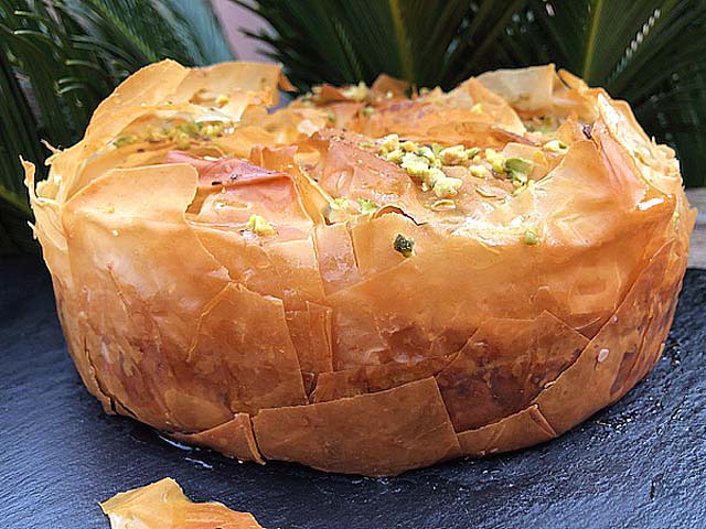 Baklava crémeux : une autre façon d’accommoder un cheesecake aux saveurs orientales. Un gâteau au fromage aux parfums de rose et de fleur d'oranger