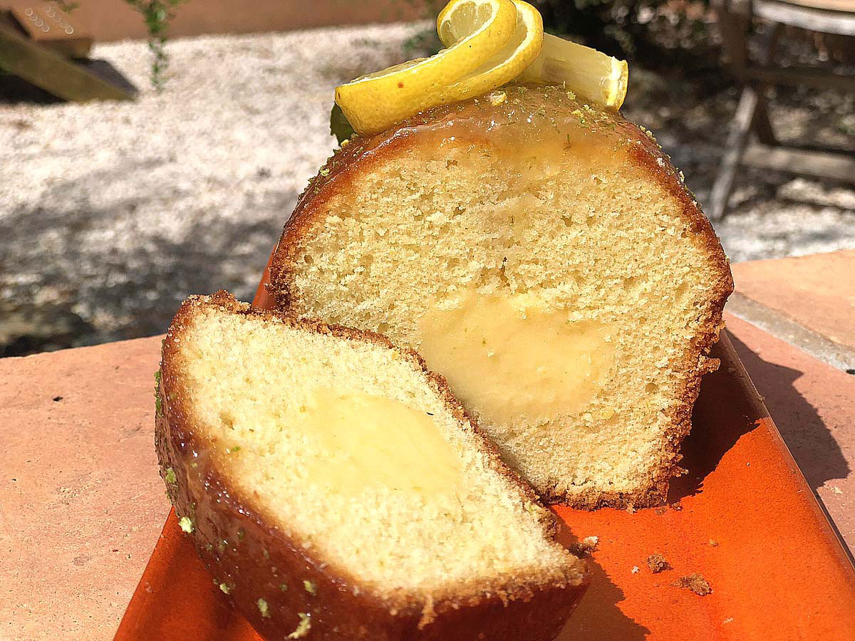 Coupe de cake au citron avec crémeux citron et confit