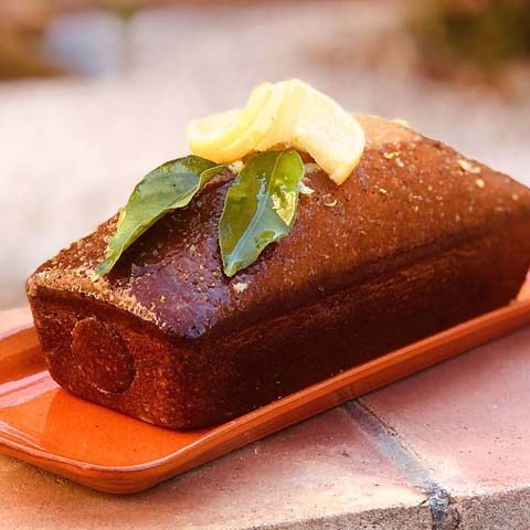 Cake au citron ultra moelleux garni de crémeux citron et de confit de citron, dessert maison gourmand et acidulé