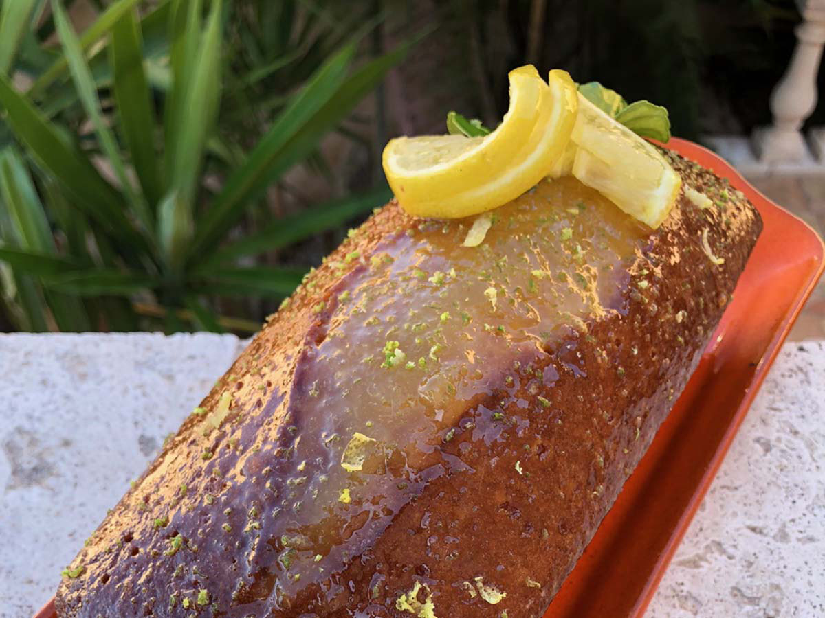 Cake au citron moelleux détaillé et gourmand