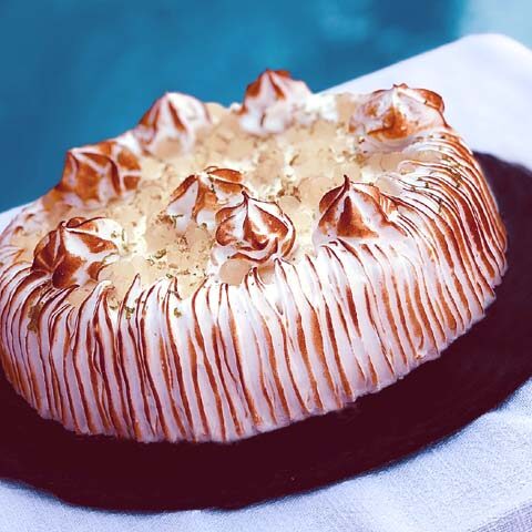 Tiramisu au citron jaune limoncello garni d'une meringue italienne légèrement caramélisée