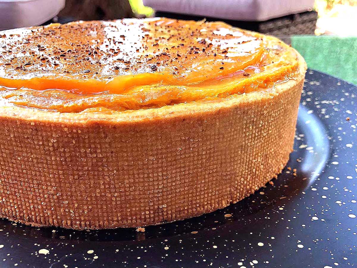 Flan mangue banane coco chocolat vu du dessus et de côté