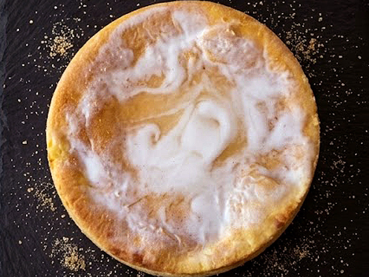 Pâte levée fourrée à la crème pâtissière, vue du dessus